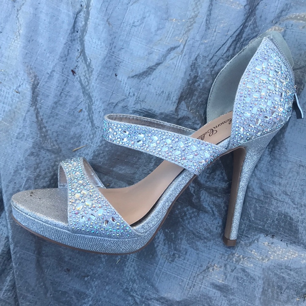 High heals - Picture 2 of 5